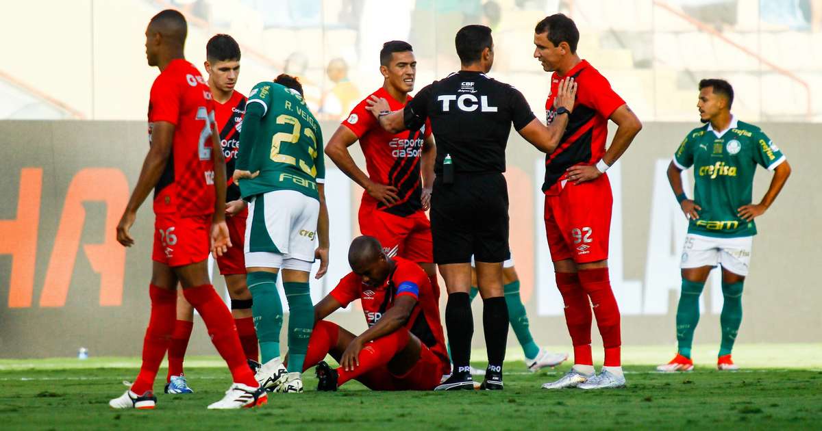 Palmeiras: Torcida irritada com Raphael Veiga após derrota para o Athletico-PR